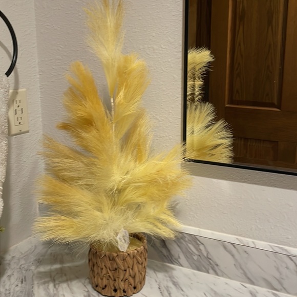 NWT Holiday Pampas Tree - Picture 2 of 7